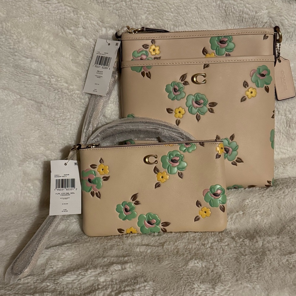 Coach Kitt Messenger Crossbody Bag and matching Wristlet With Floral Print